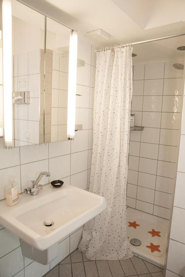 Air Boardinghouse Tulip Stockum, Zu Fuss - 3 Minuten Zur Messe Dusseldorf Bagian luar foto